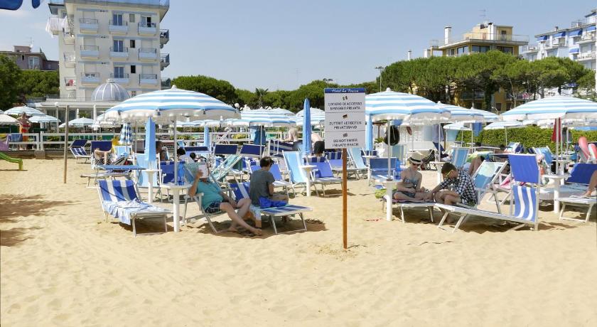 Hotel La Brezza frontemare photo