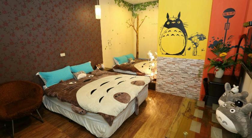 a bedroom with a bed and a painting on the wall, Smile Baby in Yilan
