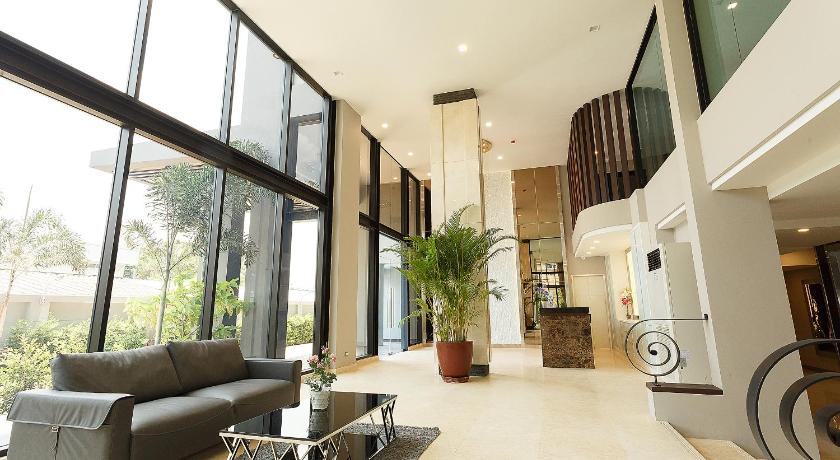 Bangkok Greenpoint Residence 3-Star Hotel lobby