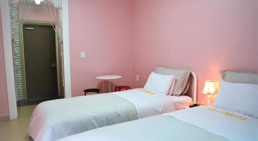 Image of Twin Room 2