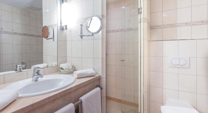 Image of Double Room with Balcony - No Sea View 2