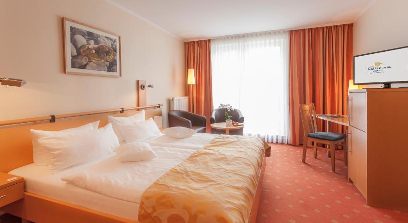 Image of Double Room with Balcony and Side View of the Sea 1