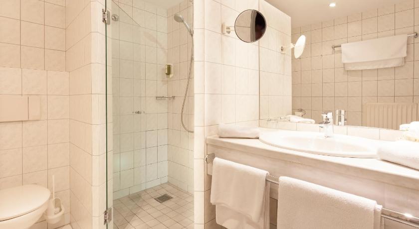 Image of Double Room with Balcony and Side View of the Sea 2
