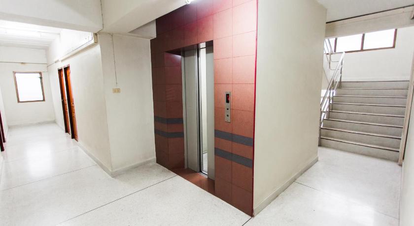 Bangkok Tat Residence 2-Star Hotel room