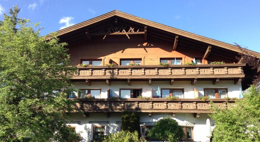 Hotel Garni Almhof — Hotel in Seefeld