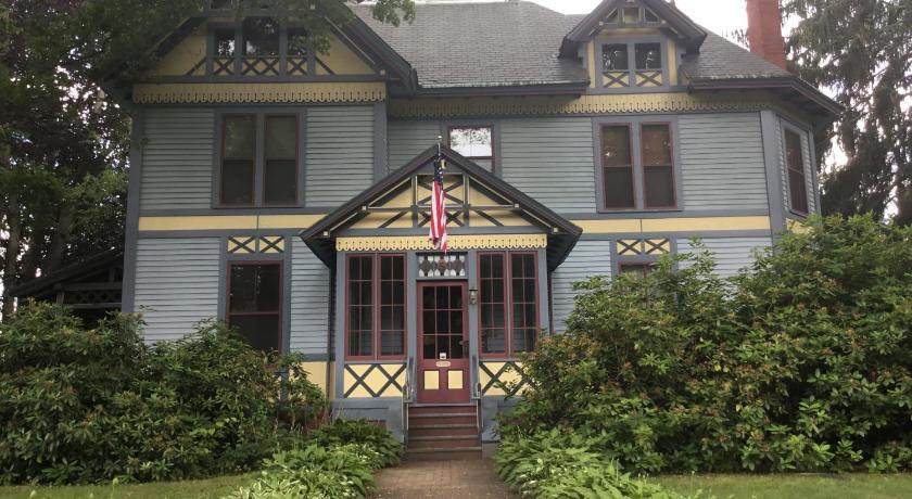 Amherst Inn photo