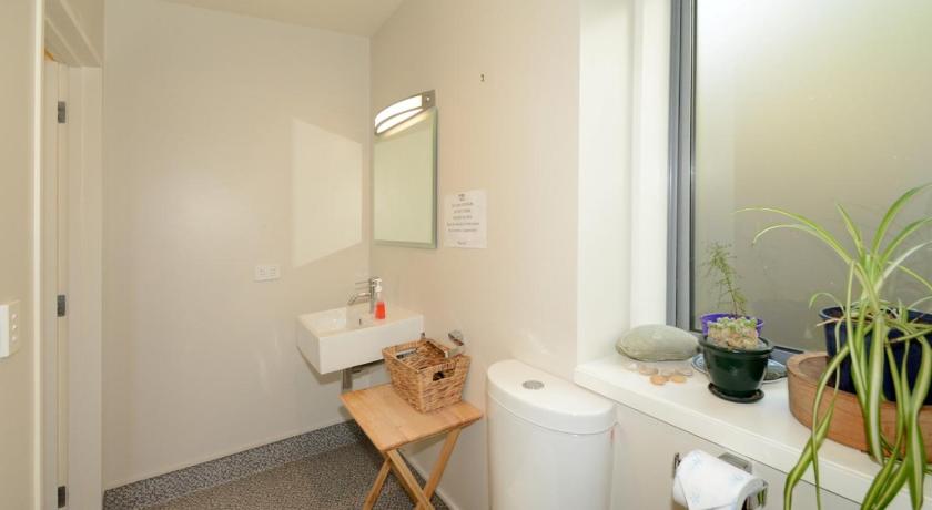 Bathroom, Baldwin Street Retreat in Dunedin