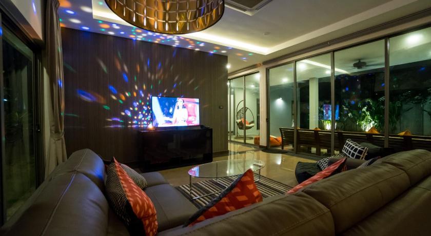 Deluxe Five-Bedroom Villa with Private Pool, Villa Navin Premiere Pool Villa in Pattaya