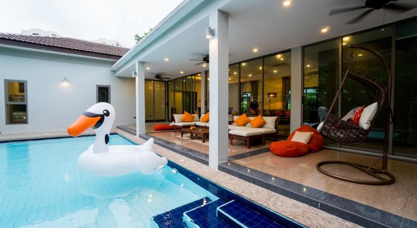 Image of Deluxe Five-Bedroom Villa with Private Pool 6