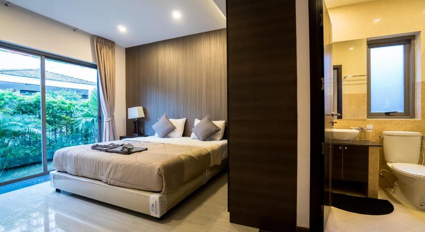Image of Deluxe Five-Bedroom Villa with Private Pool 0