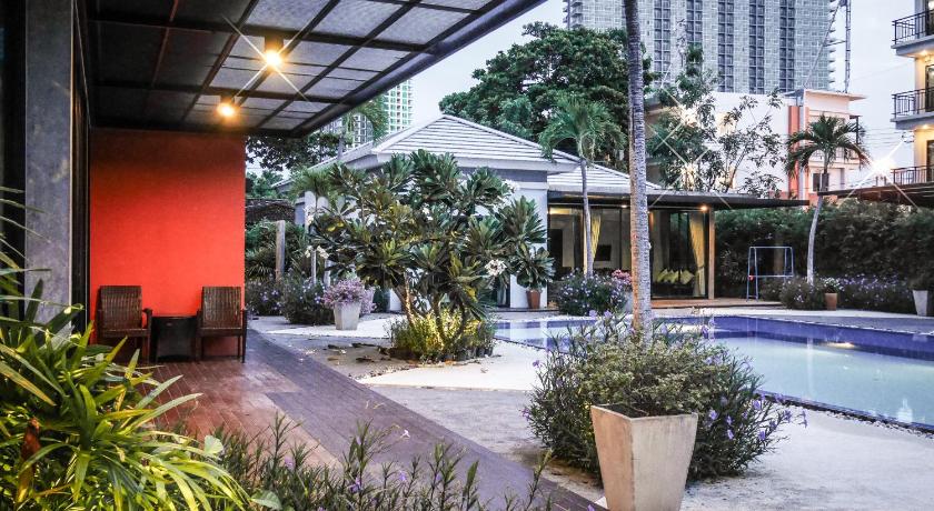 Image of Deluxe Three-Bedroom Villa with Pool View 9