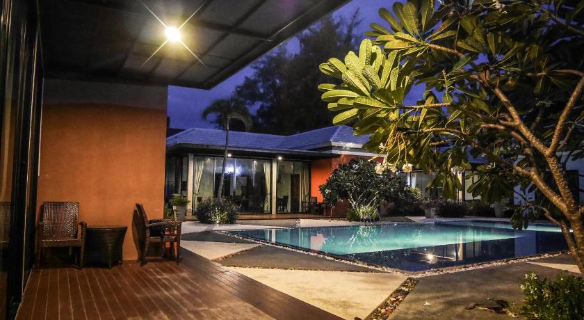 Image of Deluxe Three-Bedroom Villa with Pool View 10