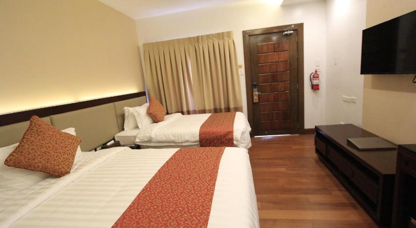 Image of Deluxe Room with Two Double Beds 9