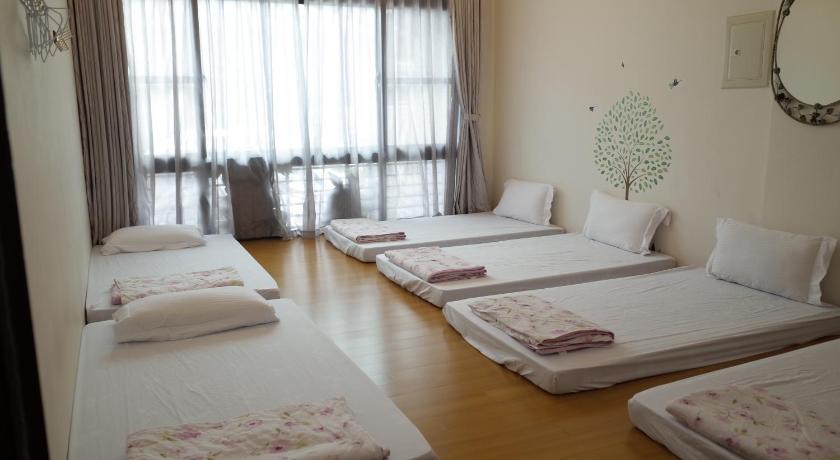 Image of Family Room 0