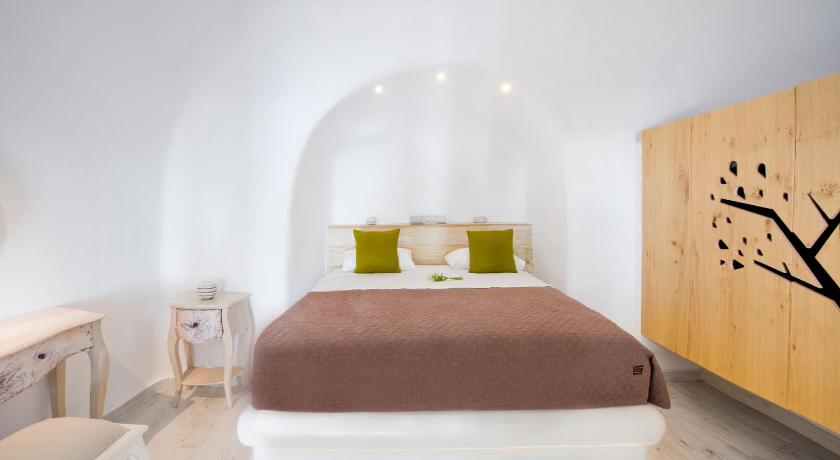 Image of Villa with Private Outdoor Heated Pool and Caldera View 0