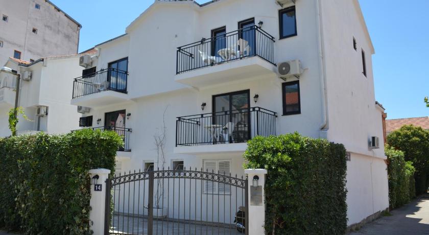 Casablanca Apartments photo