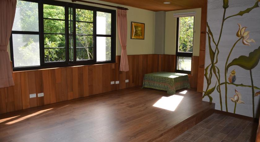 Image of Deluxe Family Suite 8
