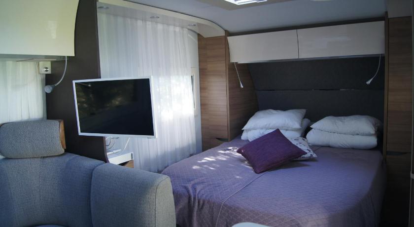 Image of Caravan 7