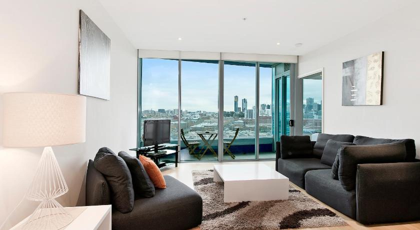 Image of NewQuay Two-Bedroom, Two-Bathroom Apartment with Marina View 4