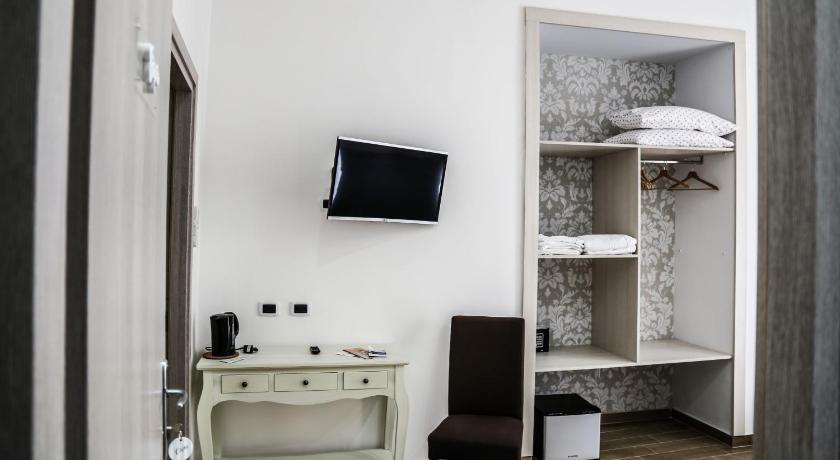 Image of Quadruple Room with Balcony 4