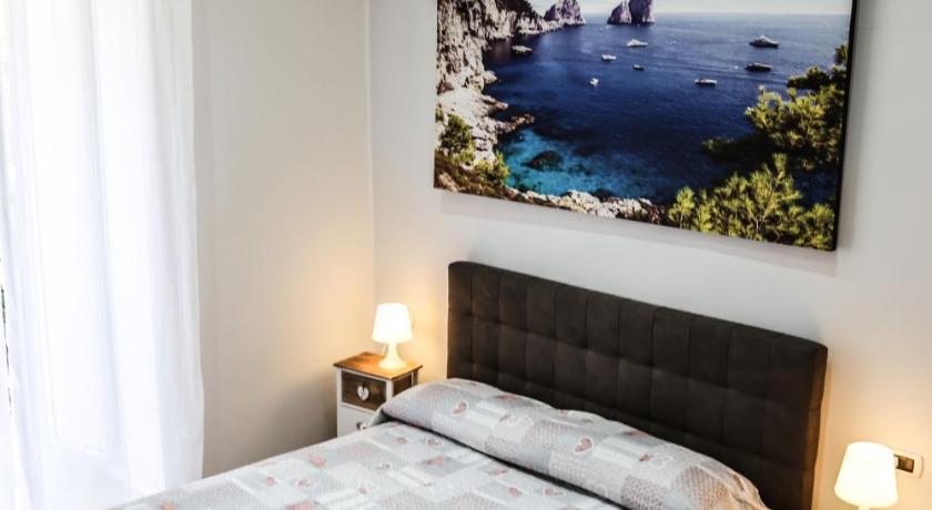a bedroom with a bed and a painting on the wall, B&B Caracciolo 109 in Naples