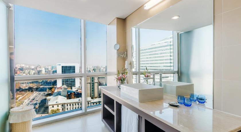 Image of Executive Suite Chinggis Square View 2