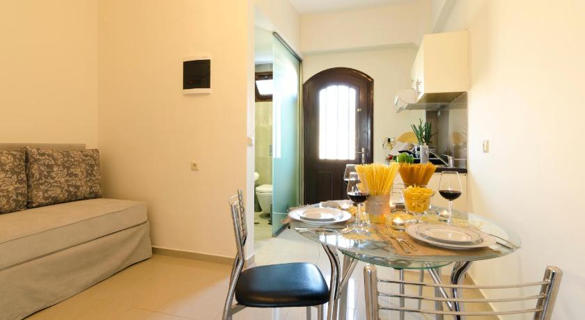 Image of Superior One Bedroom Apartment with Pool View 14
