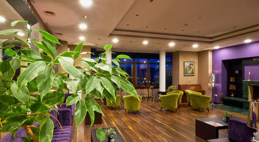 Yantra Grand Hotel photo