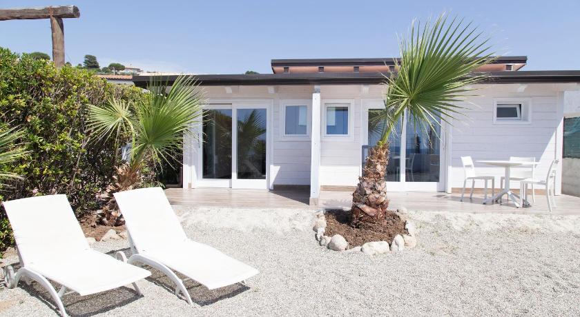 Marinella Beach Apartment photo