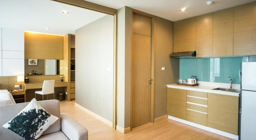 Image of Suite King - City View 12