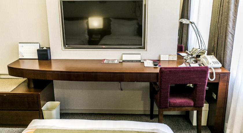 Image of Standard Room with 2 Single Beds Non Smoking 11