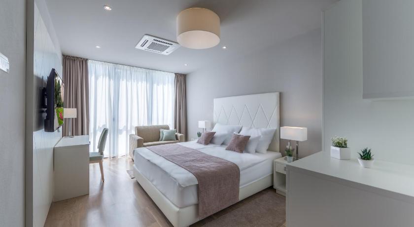 Apartments & Rooms Preelook photo