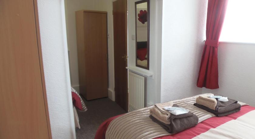 Family Room (2 Adults + 2 Children), Oban House in Blackpool