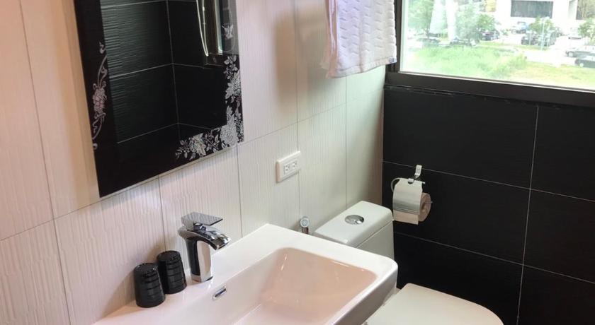 Image of Standard Queen Room 11