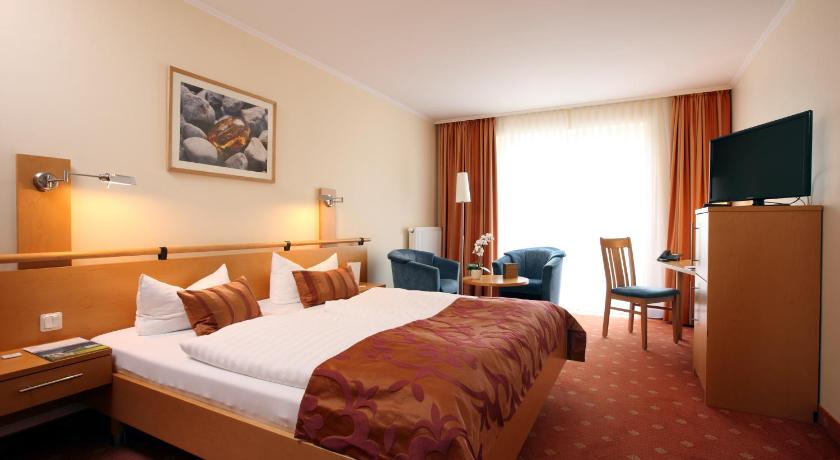 Image of Double Room with Balcony - No Sea View 3