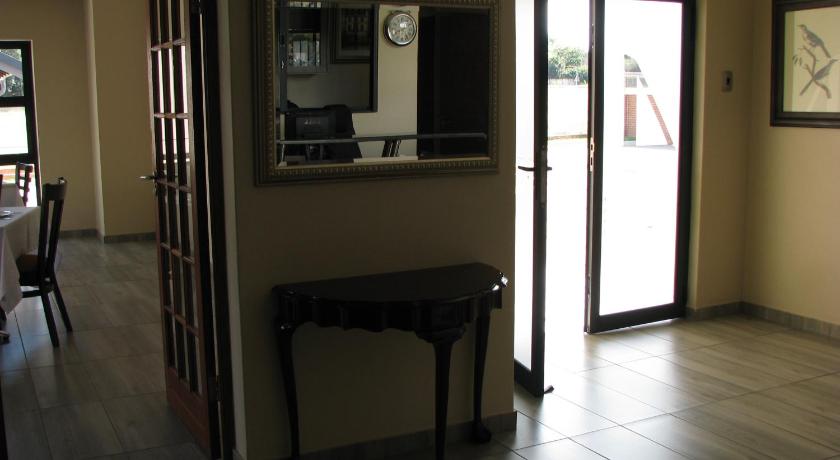 4 Seam Guest House photo