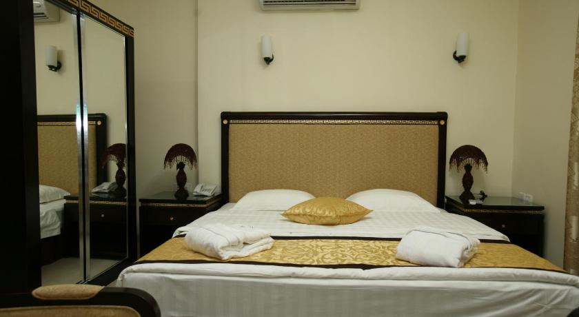Image of Standard King Room 5