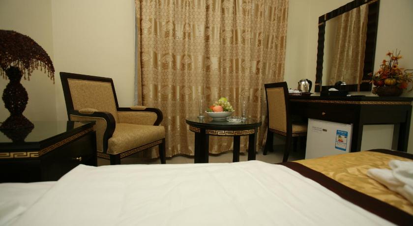 Image of Standard King Room 8