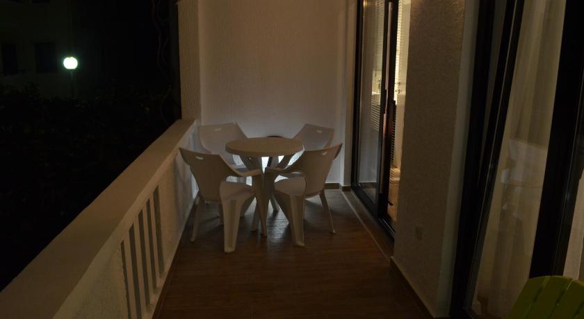 Casablanca Apartments photo
