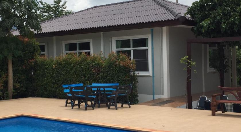 Image of Deluxe Garden View Triple 11