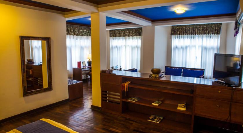 Image of Suite Room 8