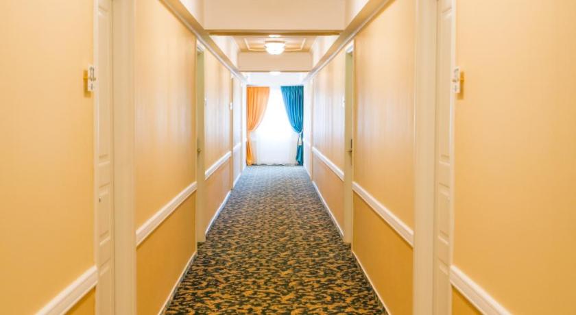 Studio One Accommodation Suites - image 8