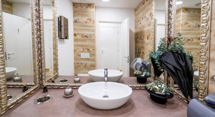 Studio One Accommodation Suites - image 12