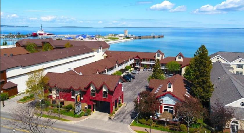 Super 8 By Wyndham Mackinaw City/Beachfront Area