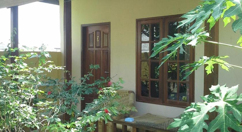 Arnel Bungalows photo