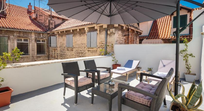 Cindro Apartment with Terrace — Hotel in Split
