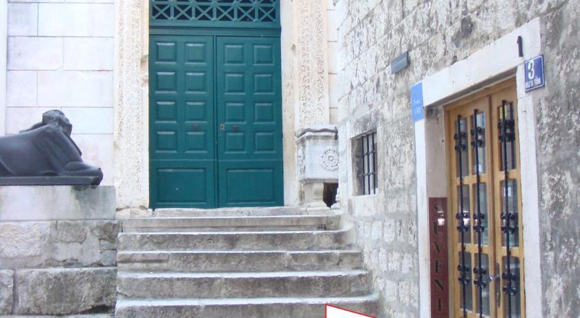 Rooms Base — Hotel in Split