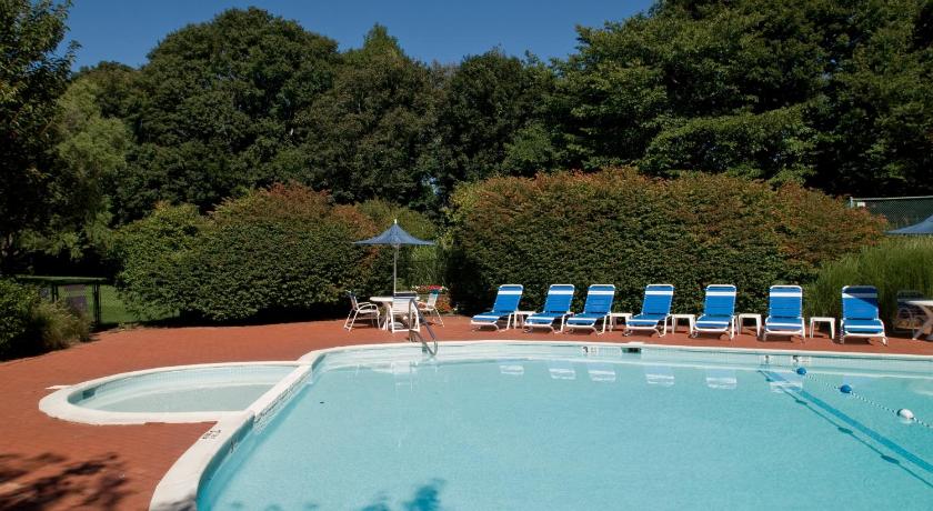 East Hampton House Resort photo