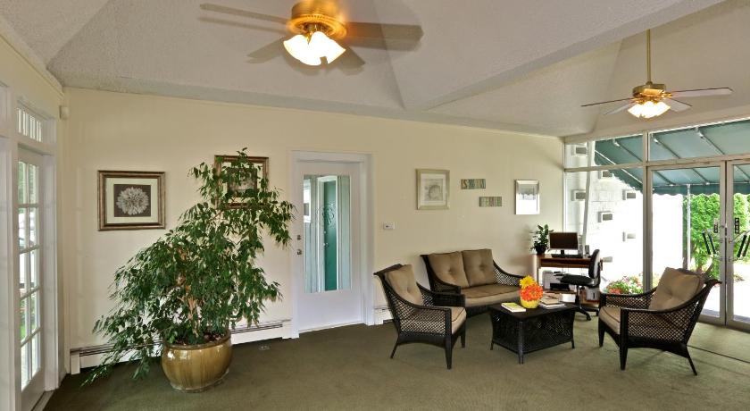 East Hampton House Resort photo