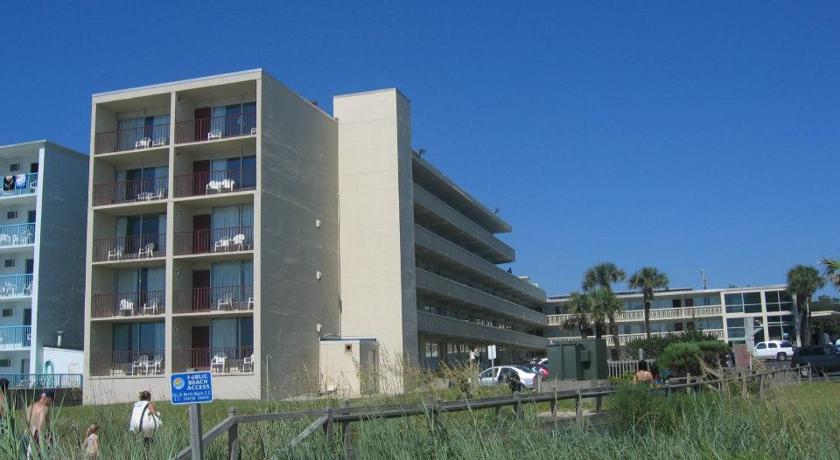 a large building with a large window in front of it, Oceanfront Viking Motel in Myrtle Beach (SC)